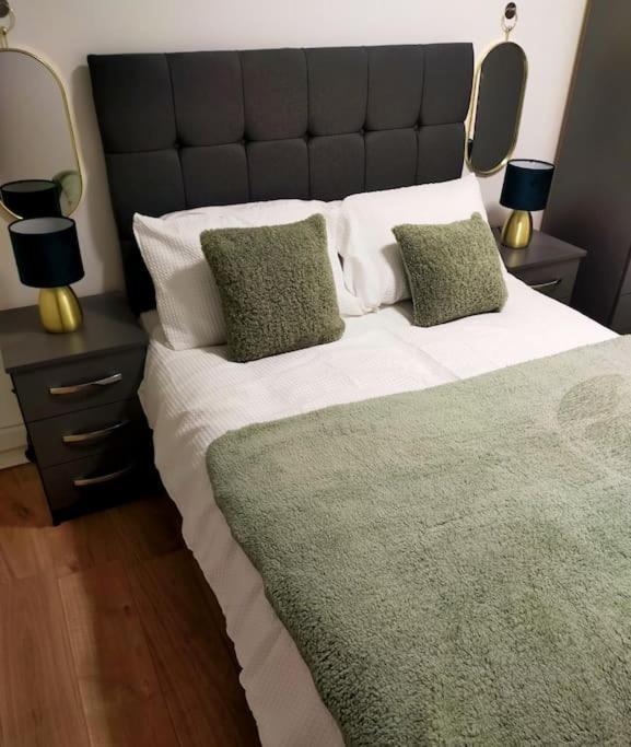 Impeccable 2-Bed House Apartman London Kültér fotó