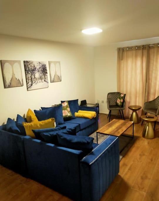 Impeccable 2-Bed House Apartman London Kültér fotó