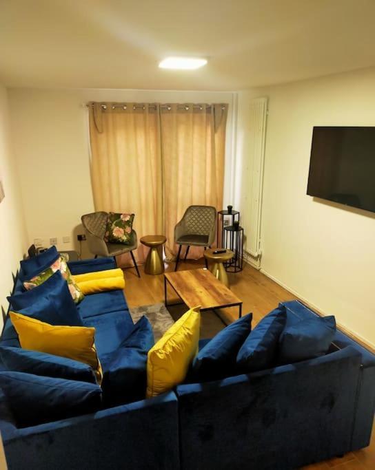 Impeccable 2-Bed House Apartman London Kültér fotó