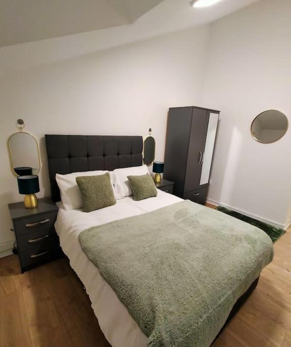 Impeccable 2-Bed House Apartman London Kültér fotó