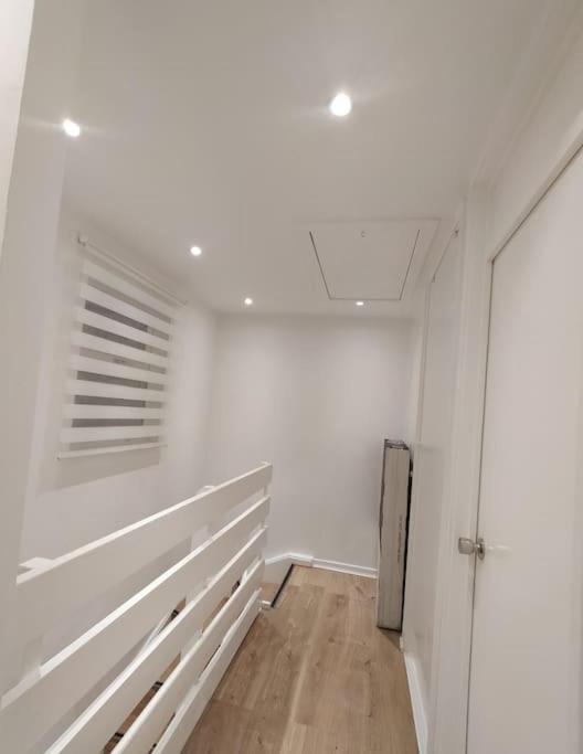 Impeccable 2-Bed House Apartman London Kültér fotó