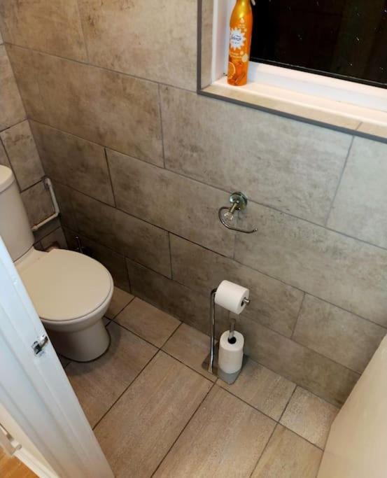 Impeccable 2-Bed House Apartman London Kültér fotó
